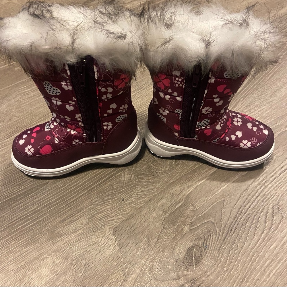 NWT AXZ Adorababy burgundy heart print snow boots with faux fur size 7 toddler - Picture 3 of 6